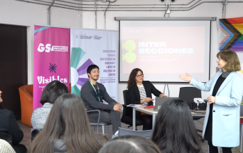 Directora de Género junto a Débora Aguirre de Observatorio en la presentación de Intersecciones