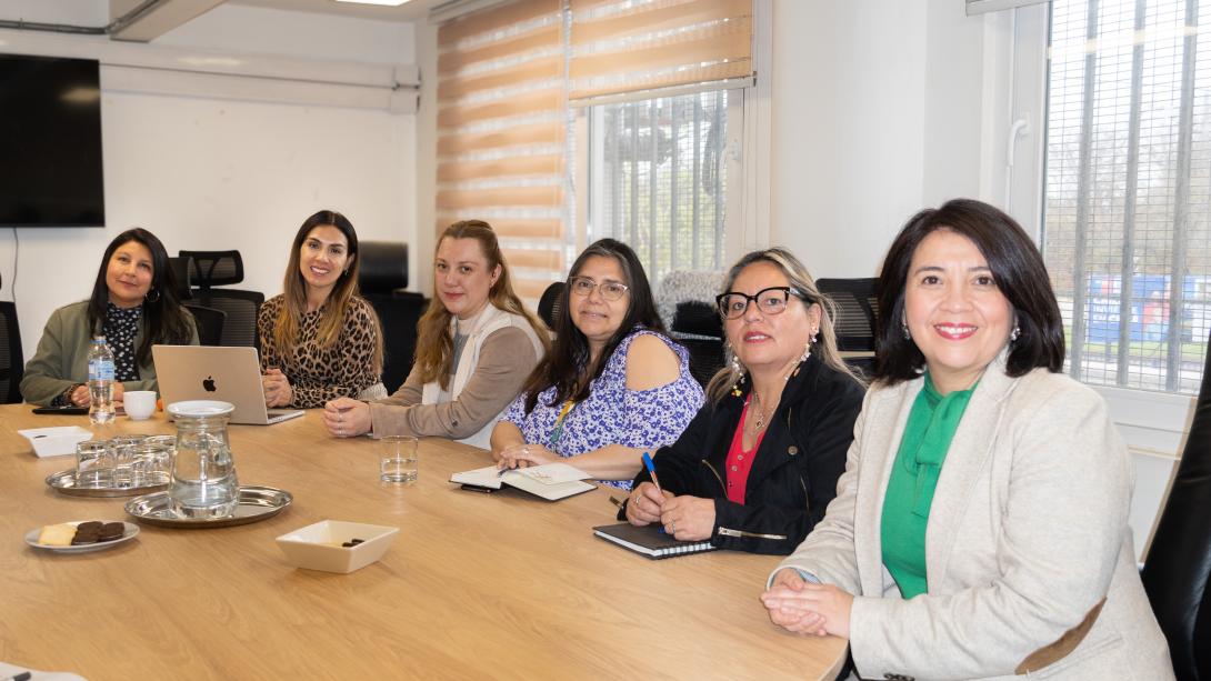 Vicerrectora Rocio Nuñez junto a las nuevas integrantes del consejo asesor de Bienestar
